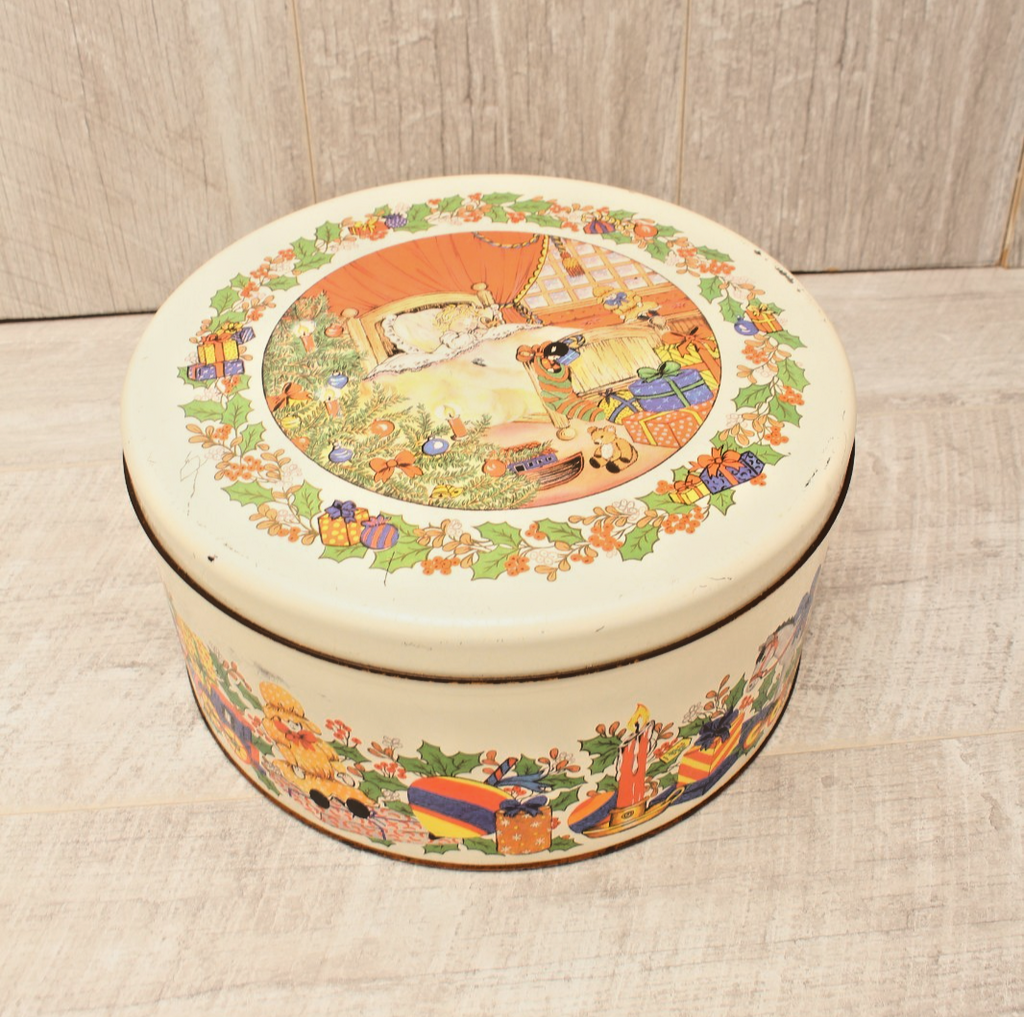Vintage Regency Ware Christmas Biscuit / Cake Tin – Made in England (c. 1960s)