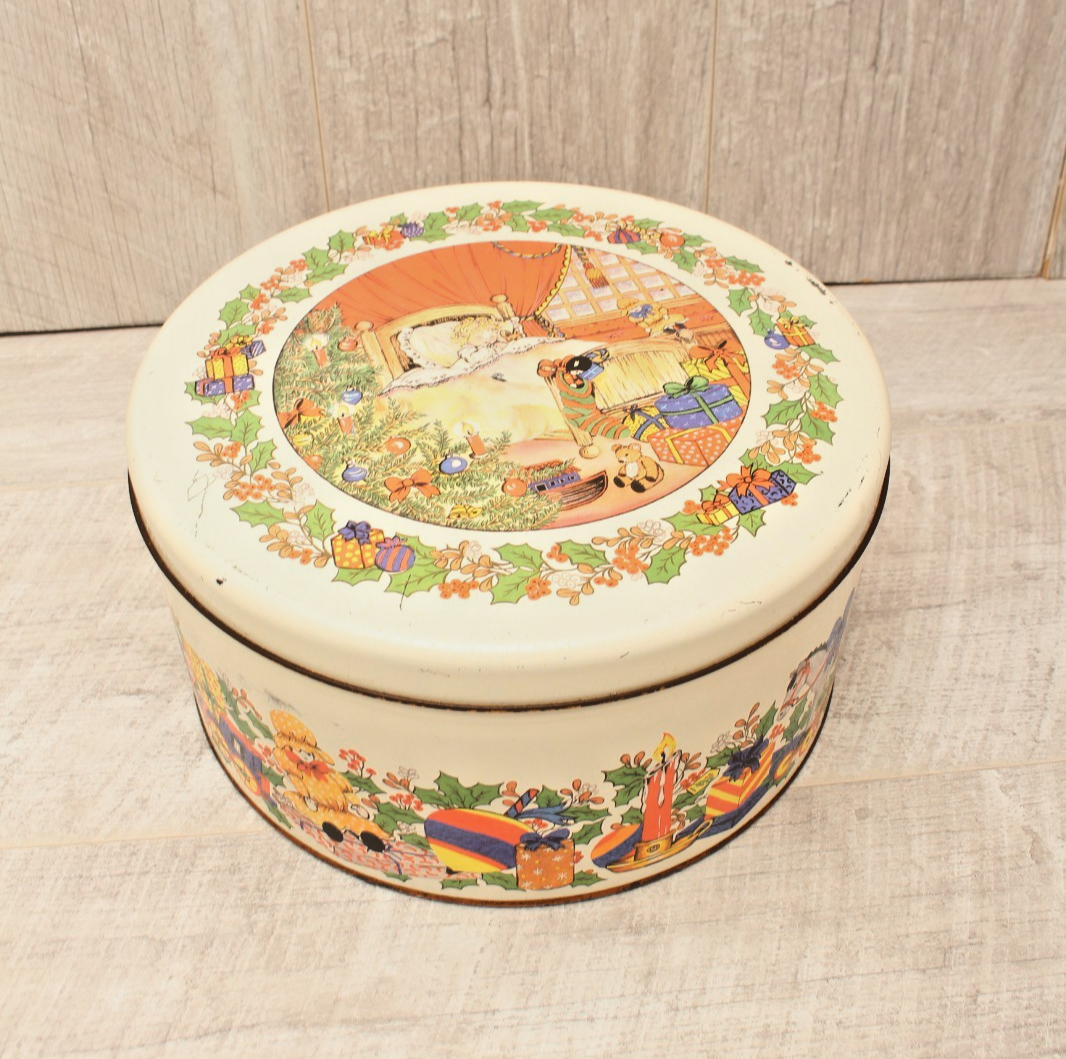 Vintage Regency Ware Christmas Biscuit / Cake Tin – Made in England (c. 1960s)