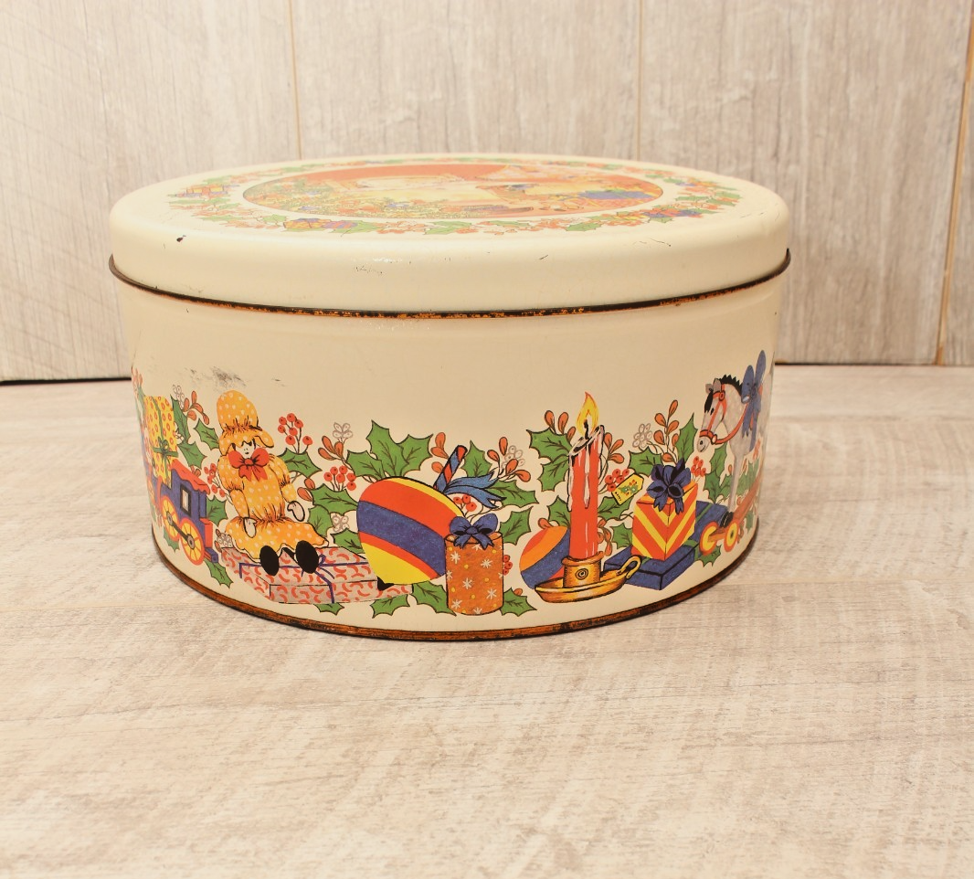 Vintage Regency Ware Christmas Biscuit / Cake Tin – Made in England (c. 1960s)