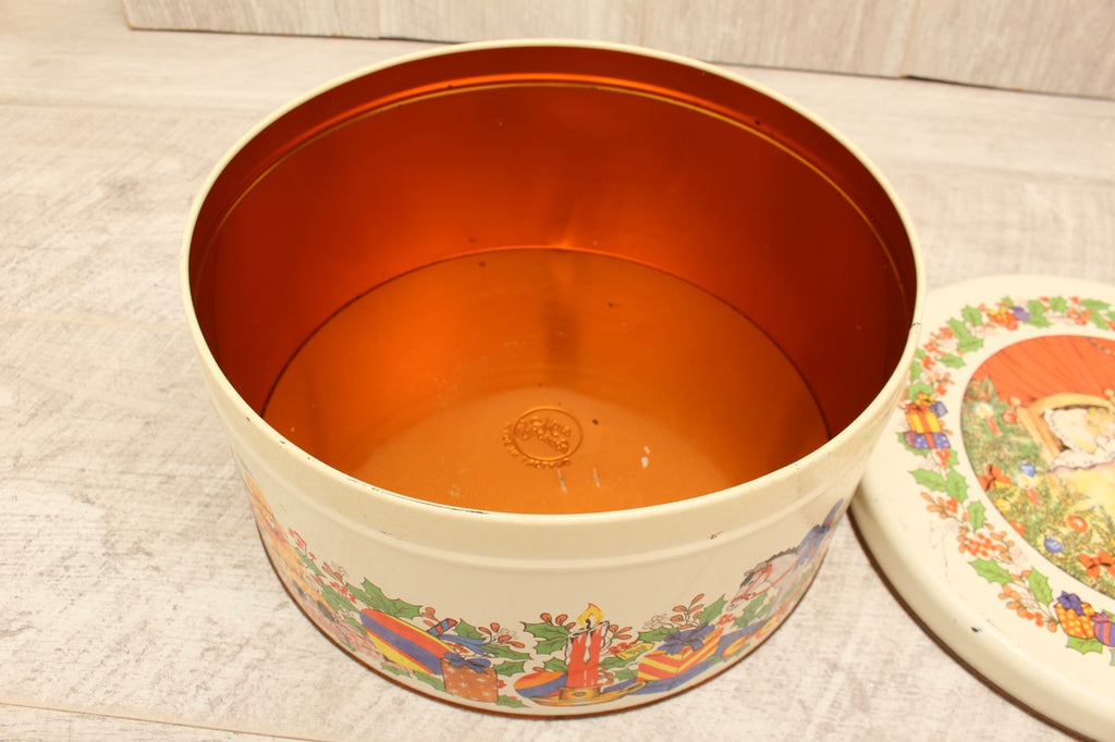 Vintage Regency Ware Christmas Biscuit / Cake Tin – Made in England (c. 1960s)