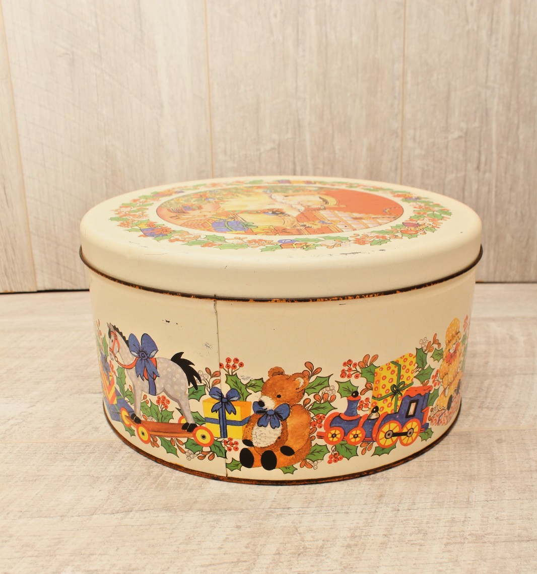 Vintage Regency Ware Christmas Biscuit / Cake Tin – Made in England (c. 1960s)