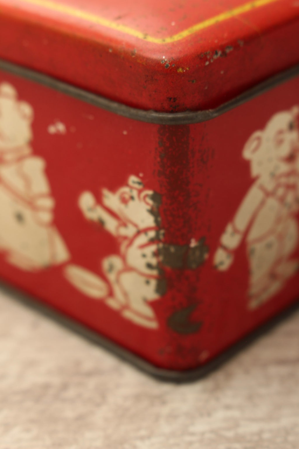 Vintage "The Three Bears" Red Dome-Top Confectionery Tin – Made in England