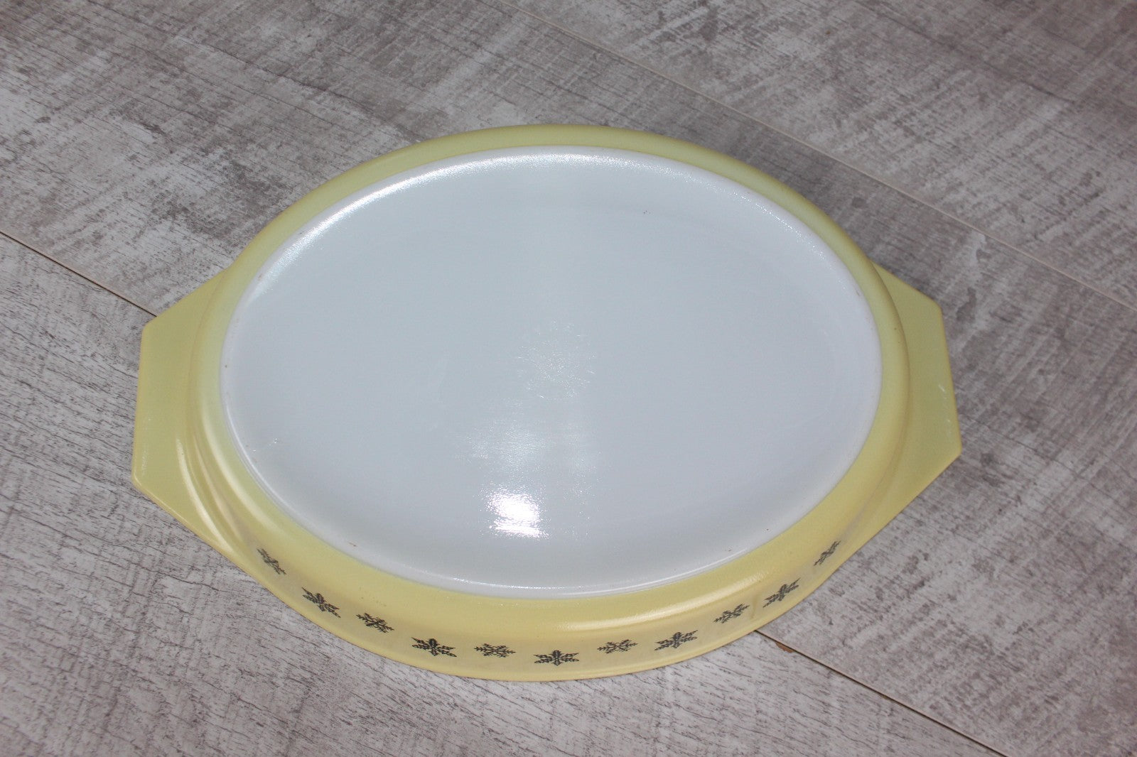 Vintage Pyrex Gaiety Snowflake Yellow Oval Divided Serving Dish VGC