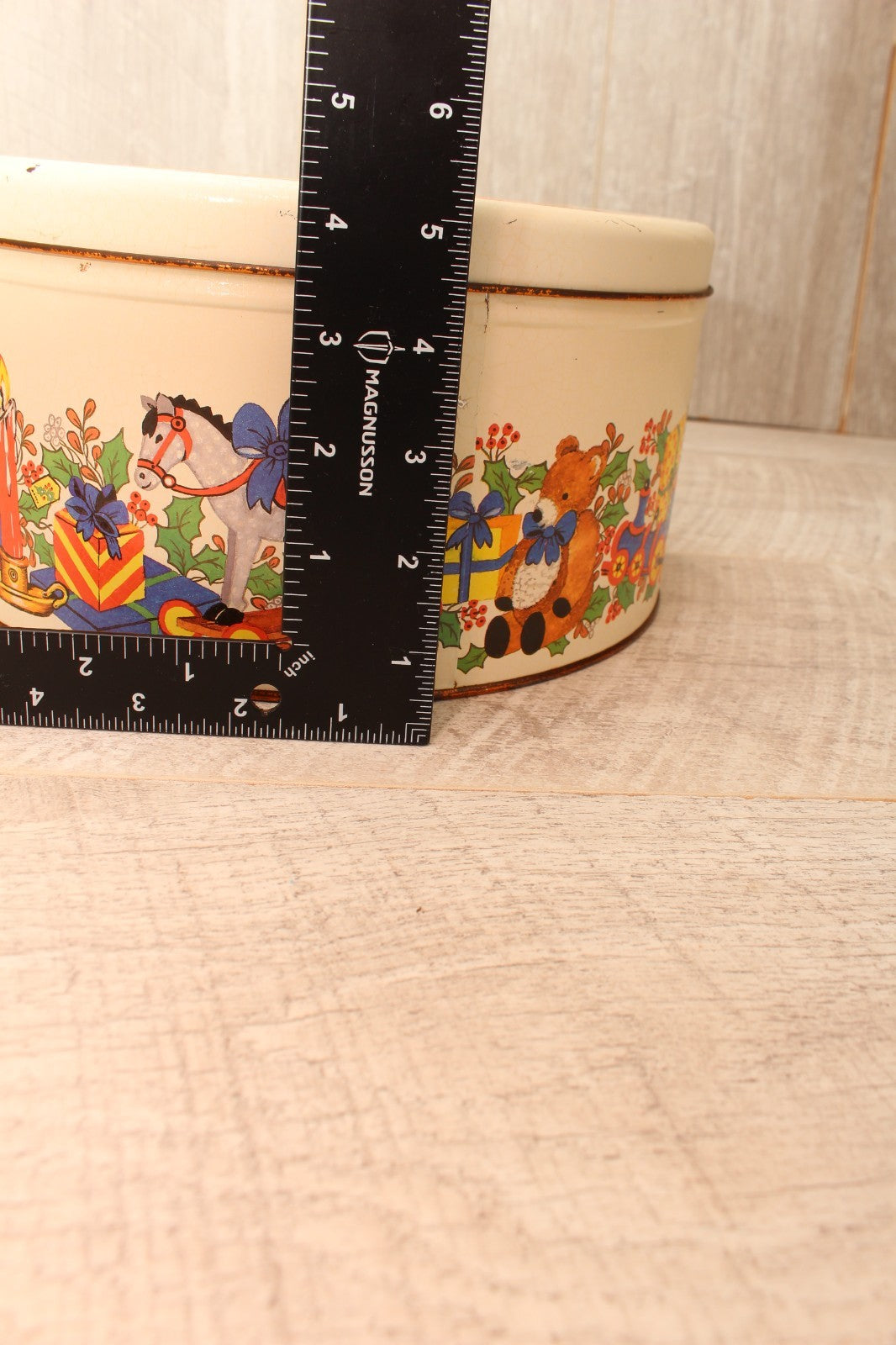 Vintage Regency Ware Christmas Biscuit / Cake Tin – Made in England (c. 1960s)