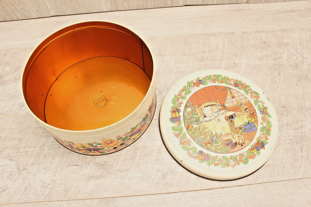 Vintage Regency Ware Christmas Biscuit / Cake Tin – Made in England (c. 1960s)