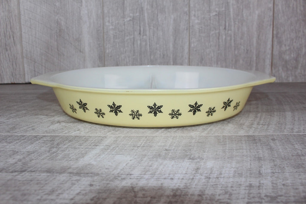 Vintage Pyrex Gaiety Snowflake Yellow Oval Divided Serving Dish VGC
