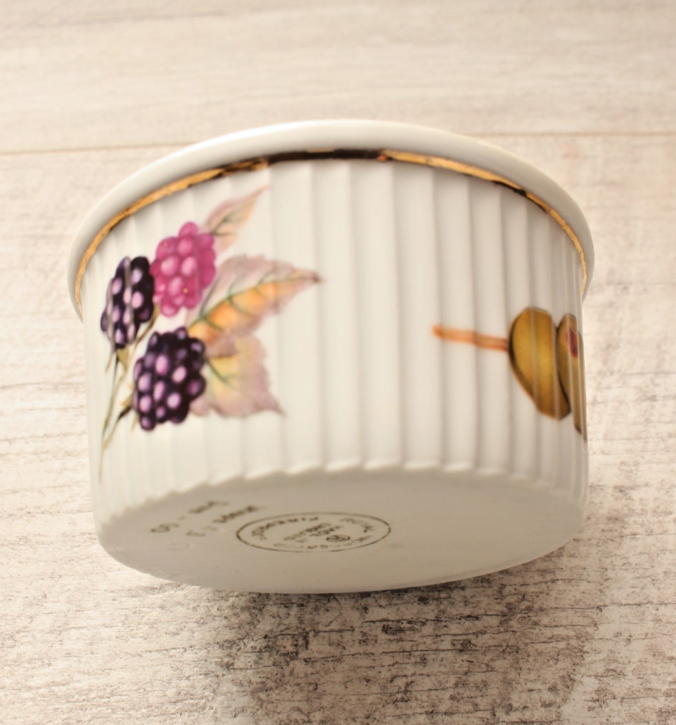 Royal Worcester Evesham Gold Ramekin Souffle Dish Blackberries Olives Size GO 48