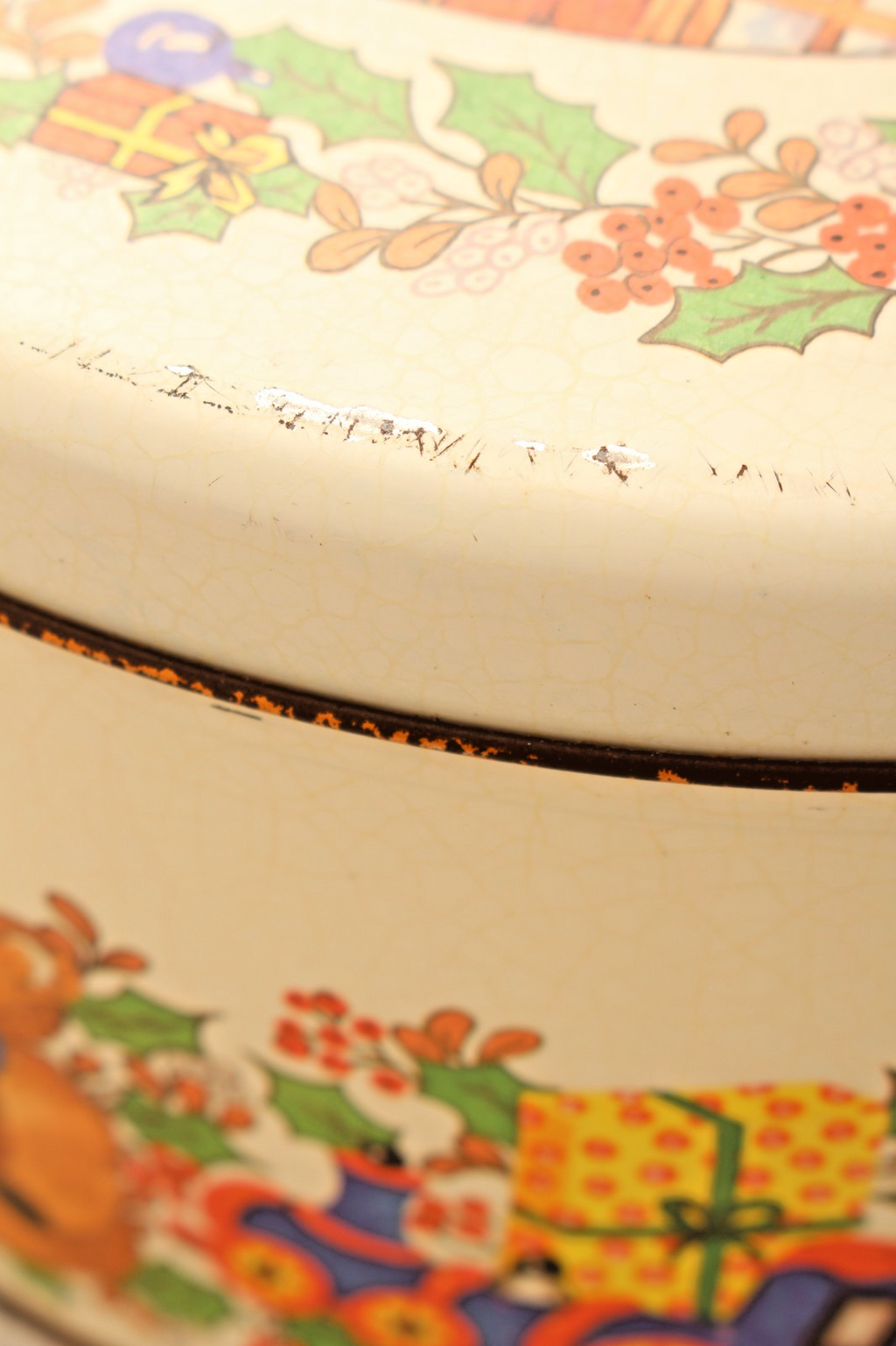Vintage Regency Ware Christmas Biscuit / Cake Tin – Made in England (c. 1960s)