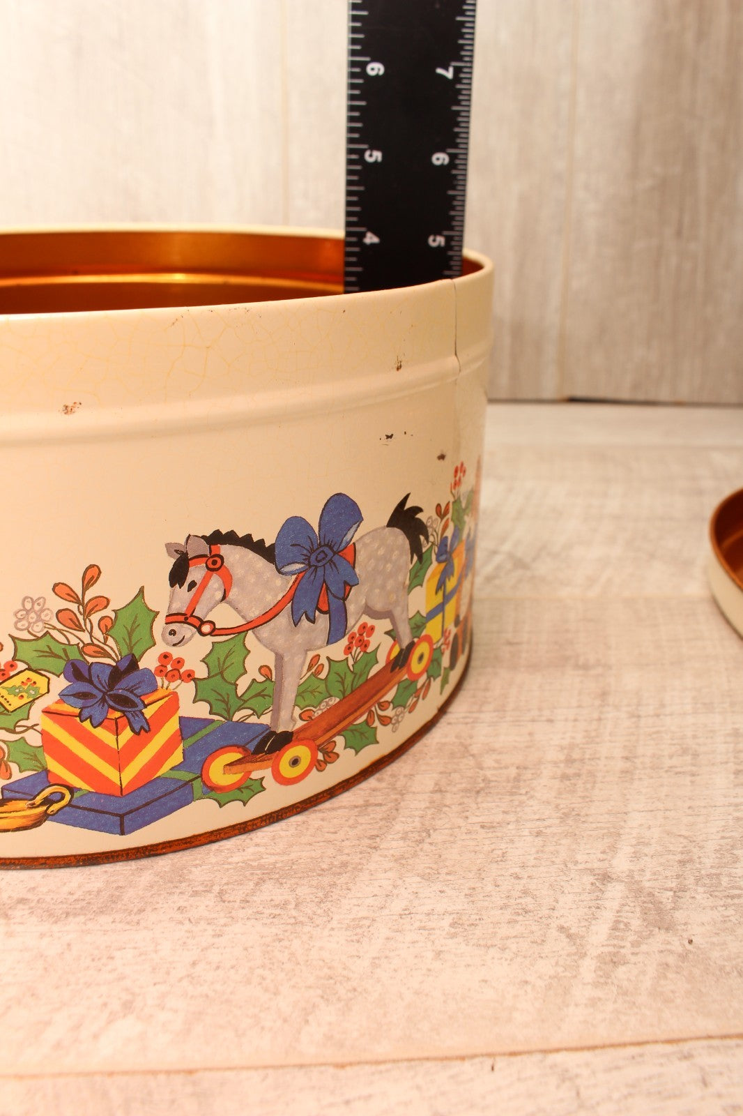 Vintage Regency Ware Christmas Biscuit / Cake Tin – Made in England (c. 1960s)