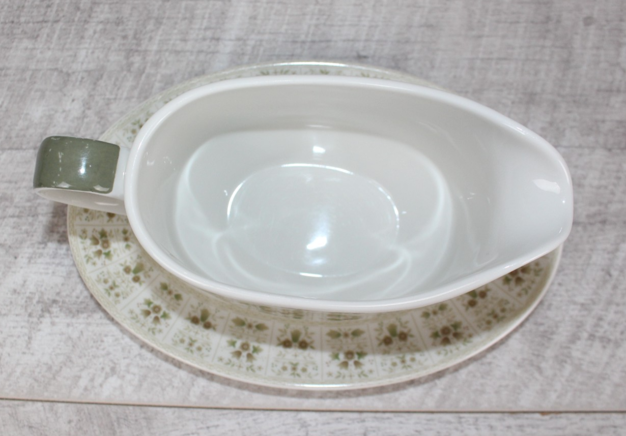 Vintage Royal Doulton Fine Bone China Samarra Gravy Boat & Saucer