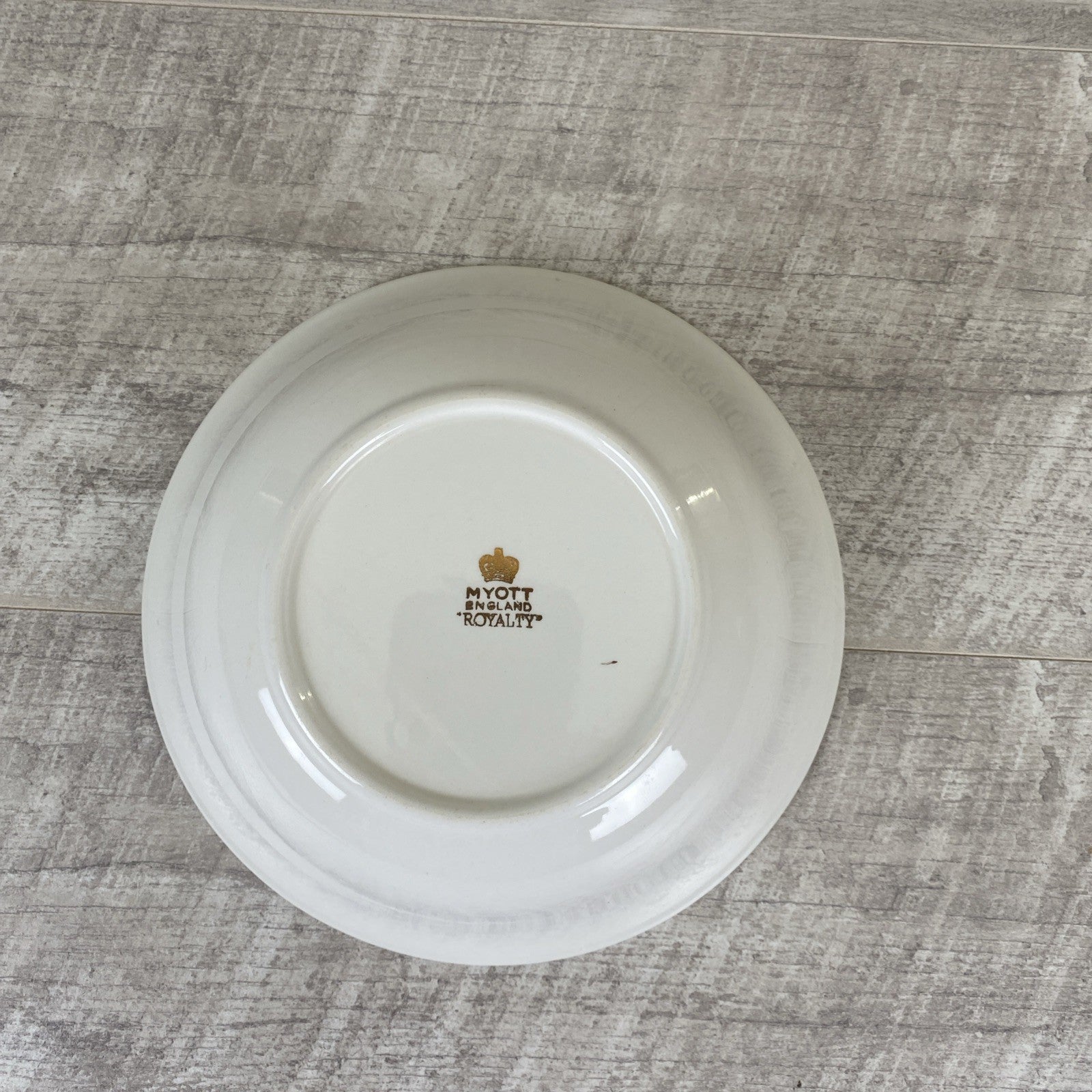Myott Royalty serving bowl 8” dia