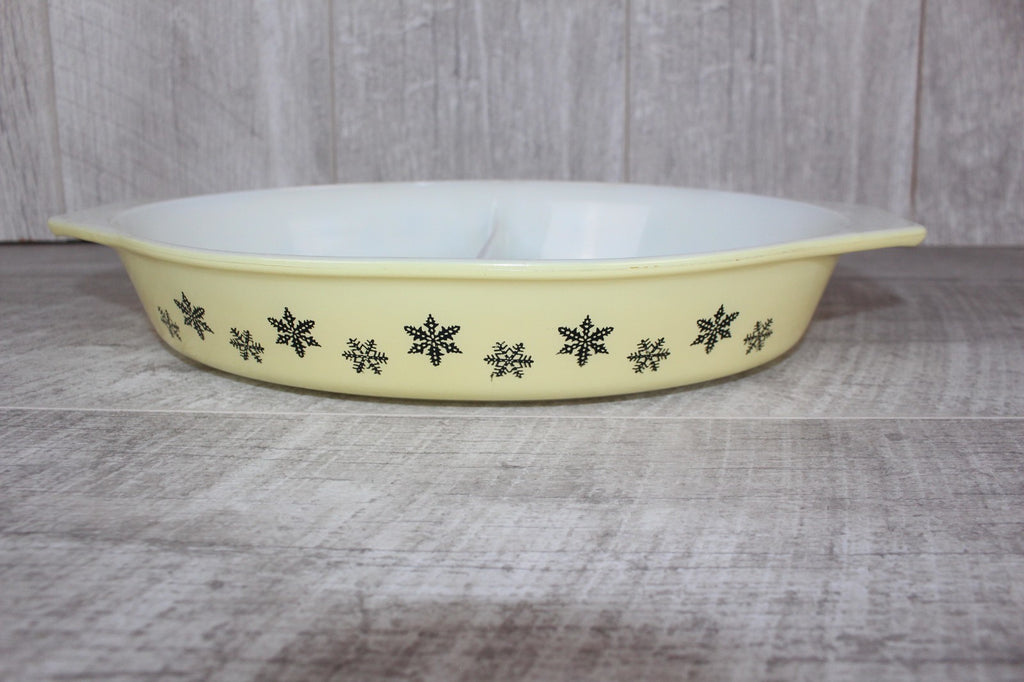 Vintage Pyrex Gaiety Snowflake Yellow Oval Divided Serving Dish VGC