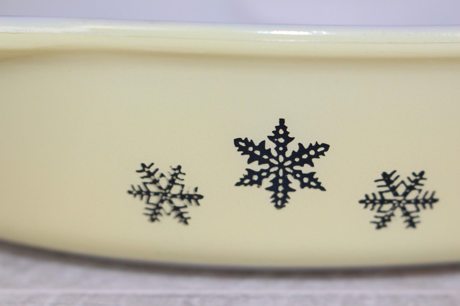Vintage Pyrex Gaiety Snowflake Yellow Oval Divided Serving Dish VGC