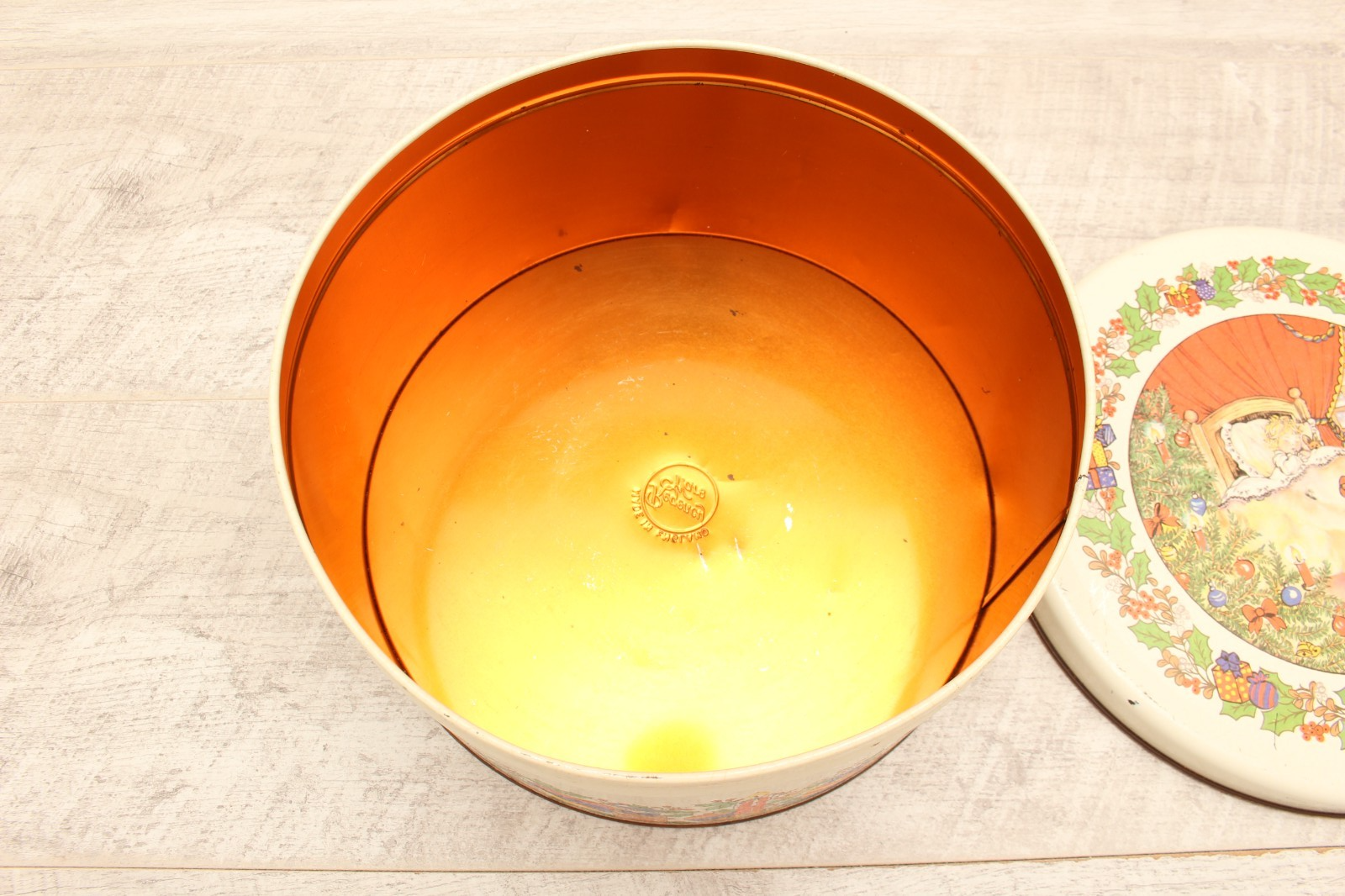 Vintage Regency Ware Christmas Biscuit / Cake Tin – Made in England (c. 1960s)
