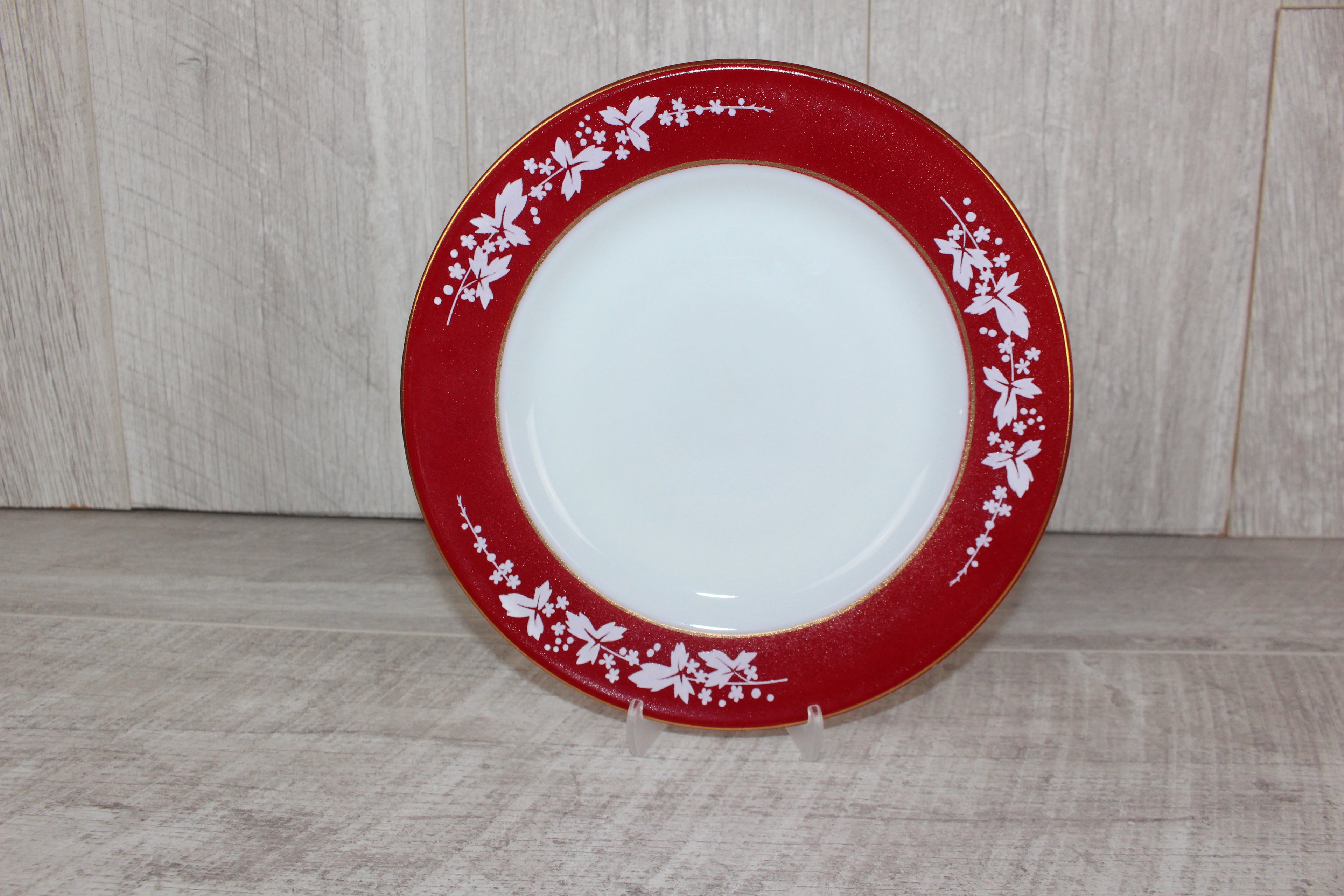 Pyrex Claret Hawthorne pattern lunch salad plate