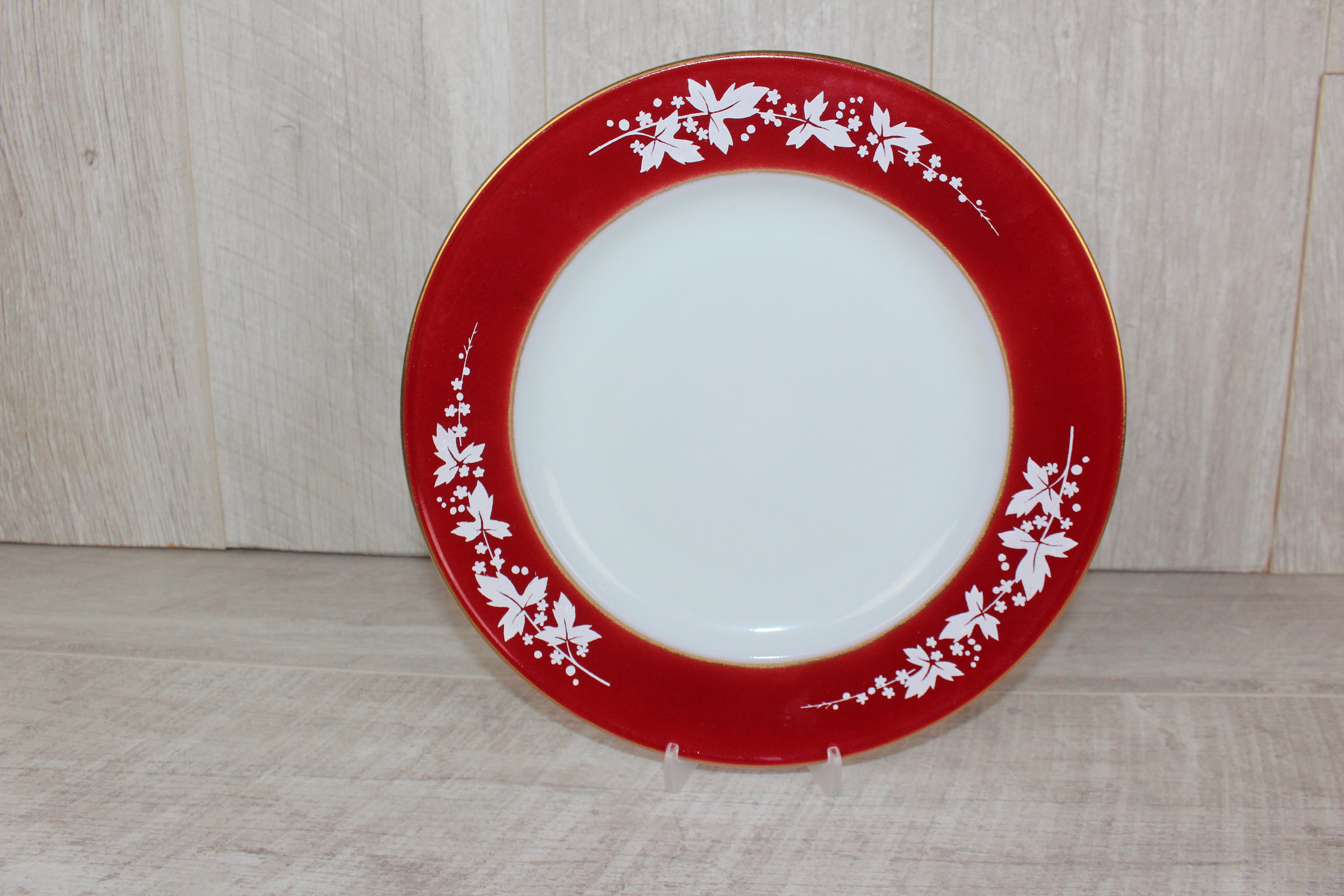 Pyrex Claret Hawthorne pattern Dinner plate