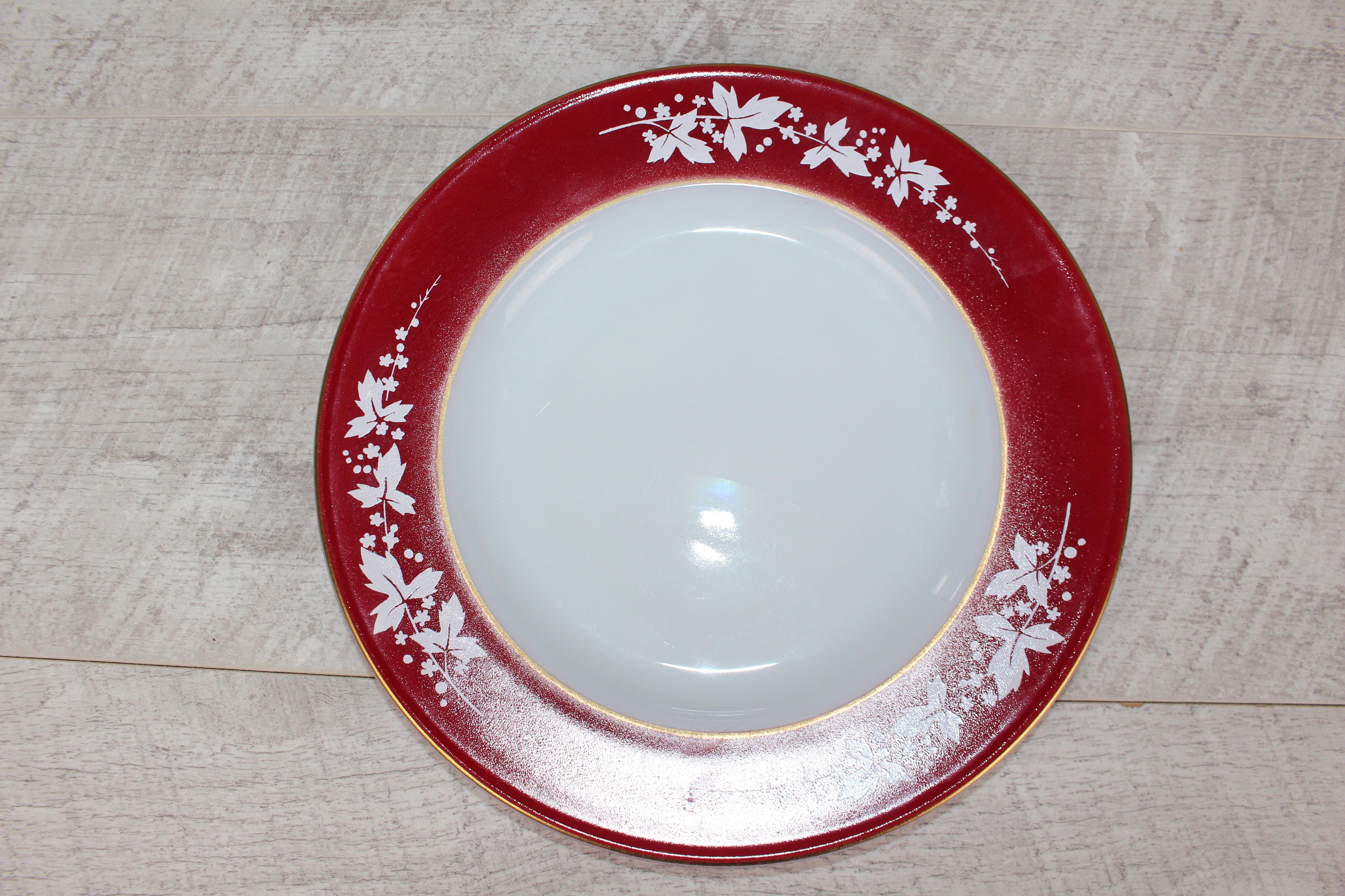 Pyrex Claret Hawthorne pattern Dinner plate