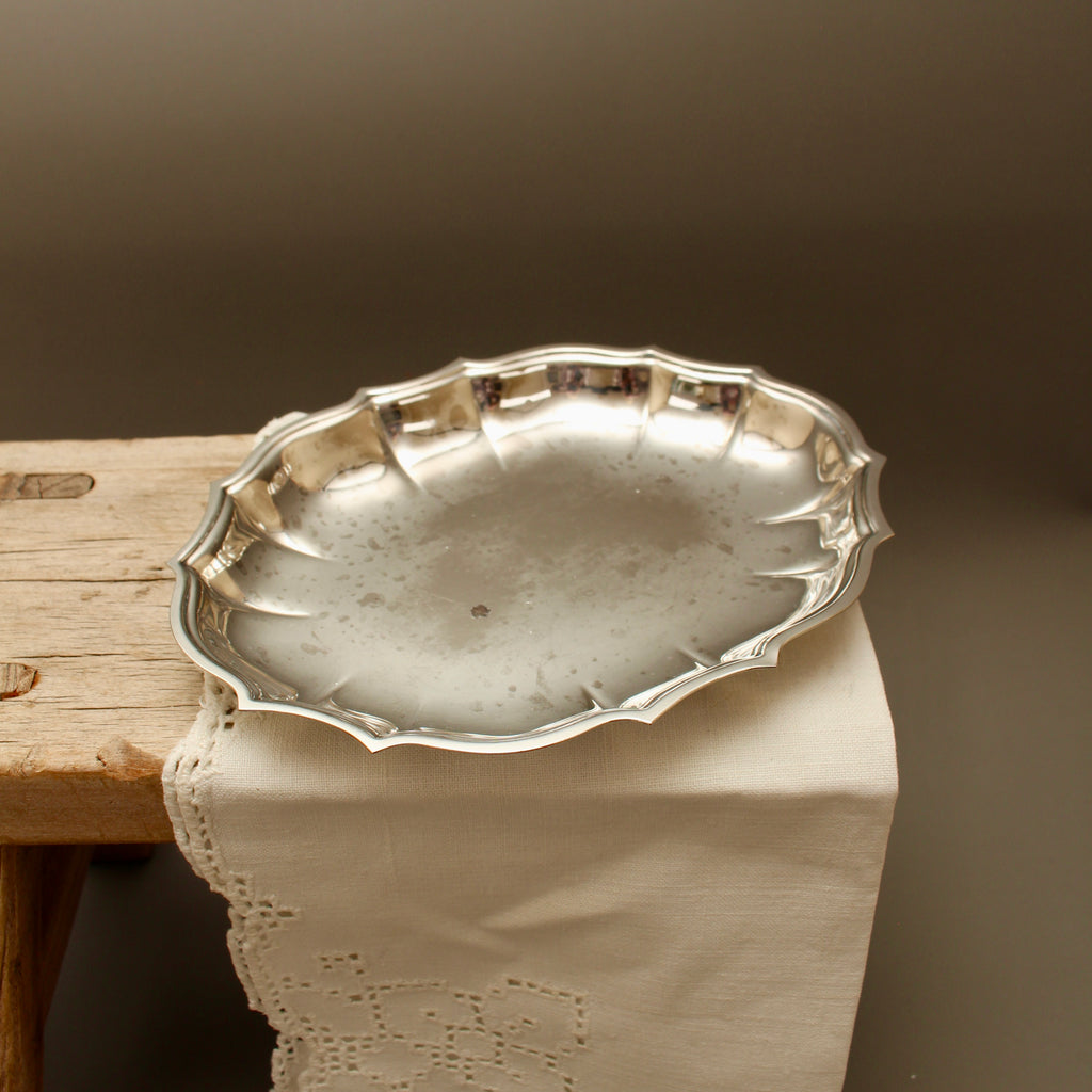 Vintage Oneida Silver-Plated Fluted Dish – Small Oval Tray