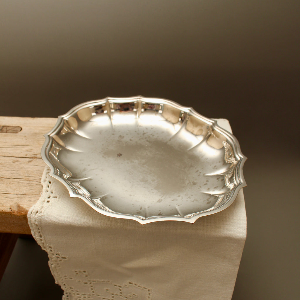 Vintage Oneida Silver-Plated Fluted Dish – Small Oval Tray