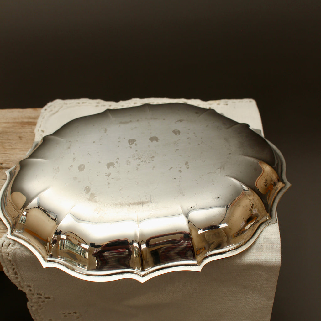 Vintage Oneida Silver-Plated Fluted Dish – Small Oval Tray