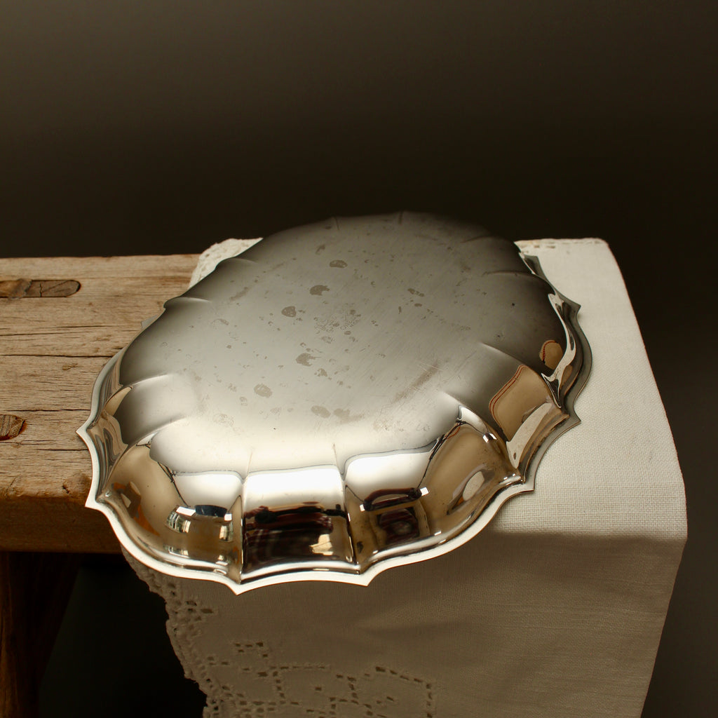 Vintage Oneida Silver-Plated Fluted Dish – Small Oval Tray