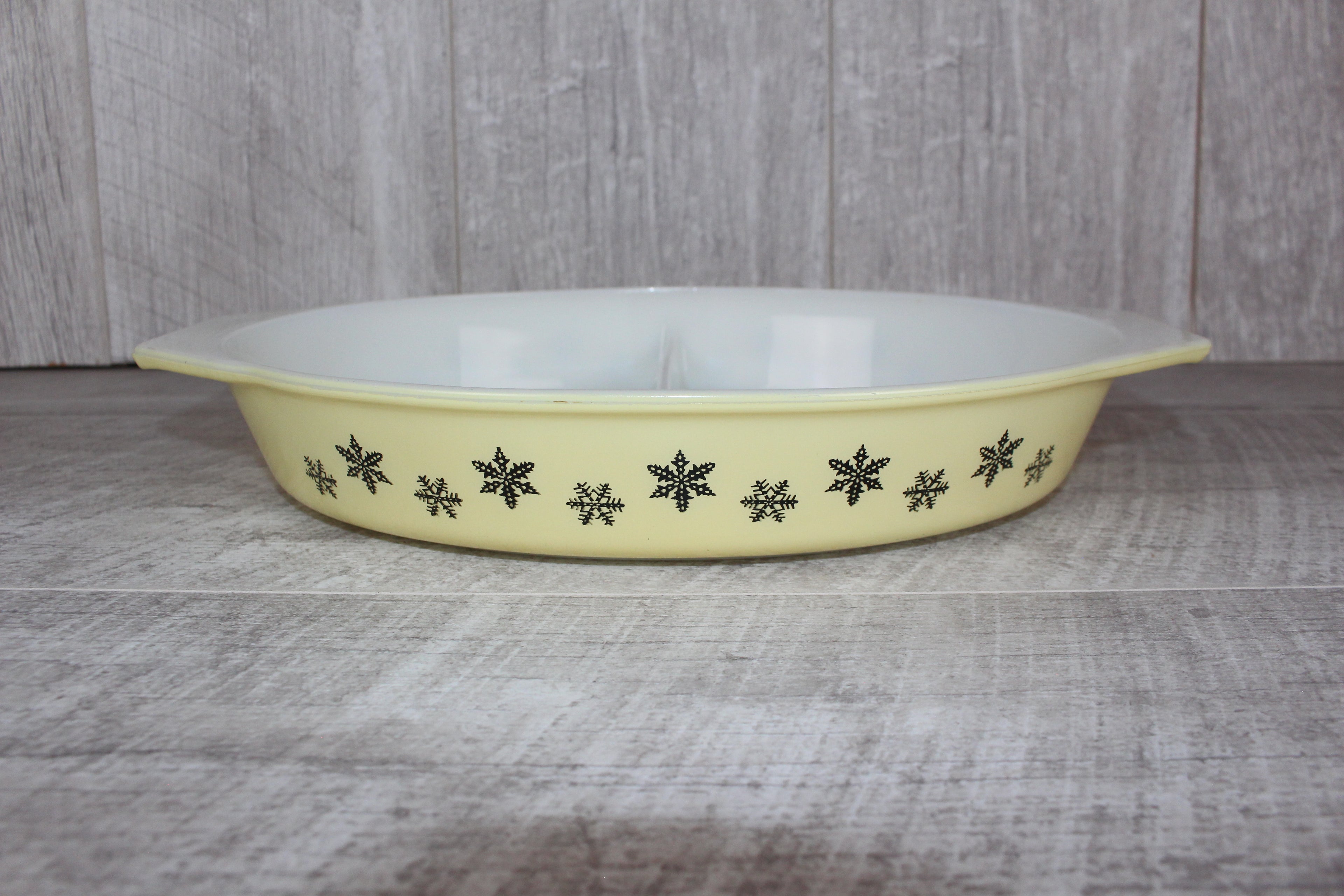 JAJ Pyrex Yellow Gaiety Snowflake Divided Dish