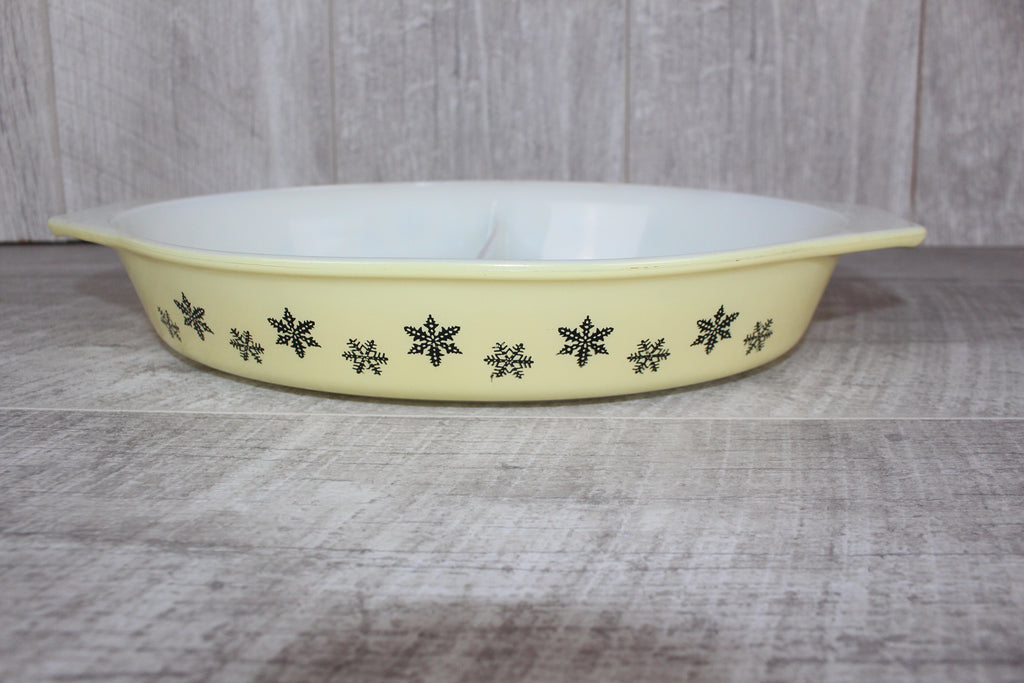 JAJ Pyrex Yellow Gaiety Snowflake Divided Dish