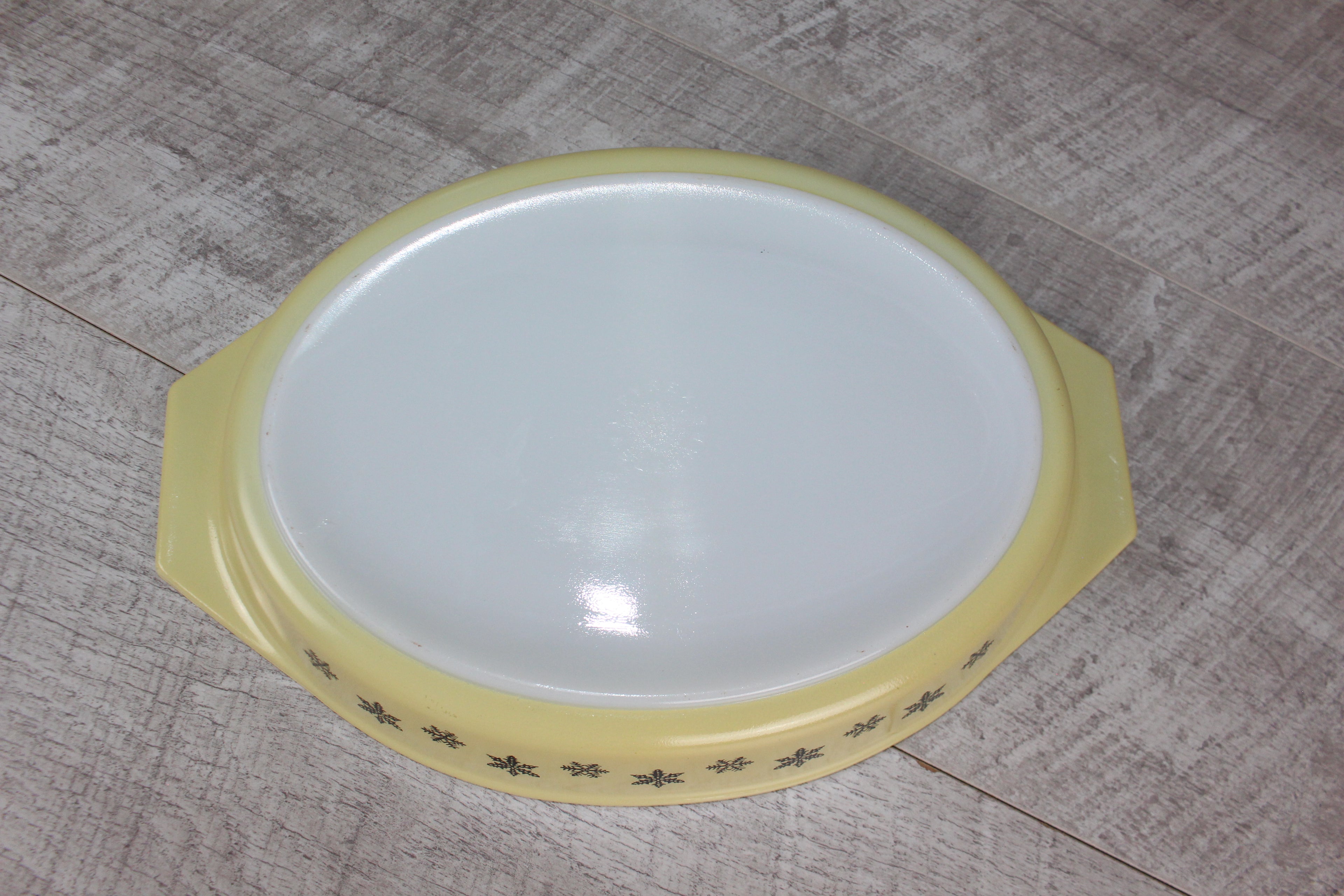 JAJ Pyrex Yellow Gaiety Snowflake Divided Dish