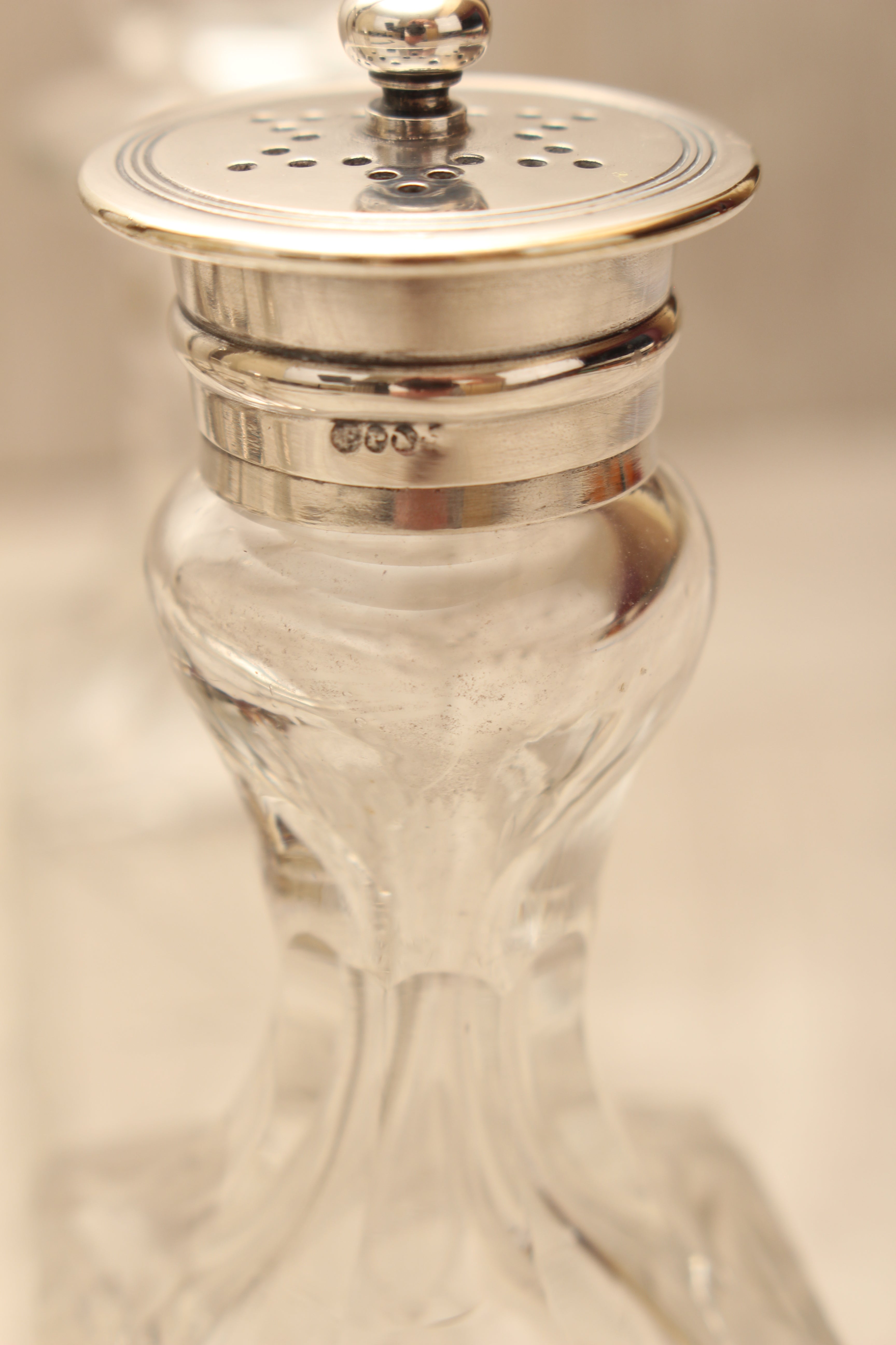 Antique Victorian Goldsmiths Alliance EPNS 4-Bottle Cruet Condiment Set – Ornate Starburst Glass