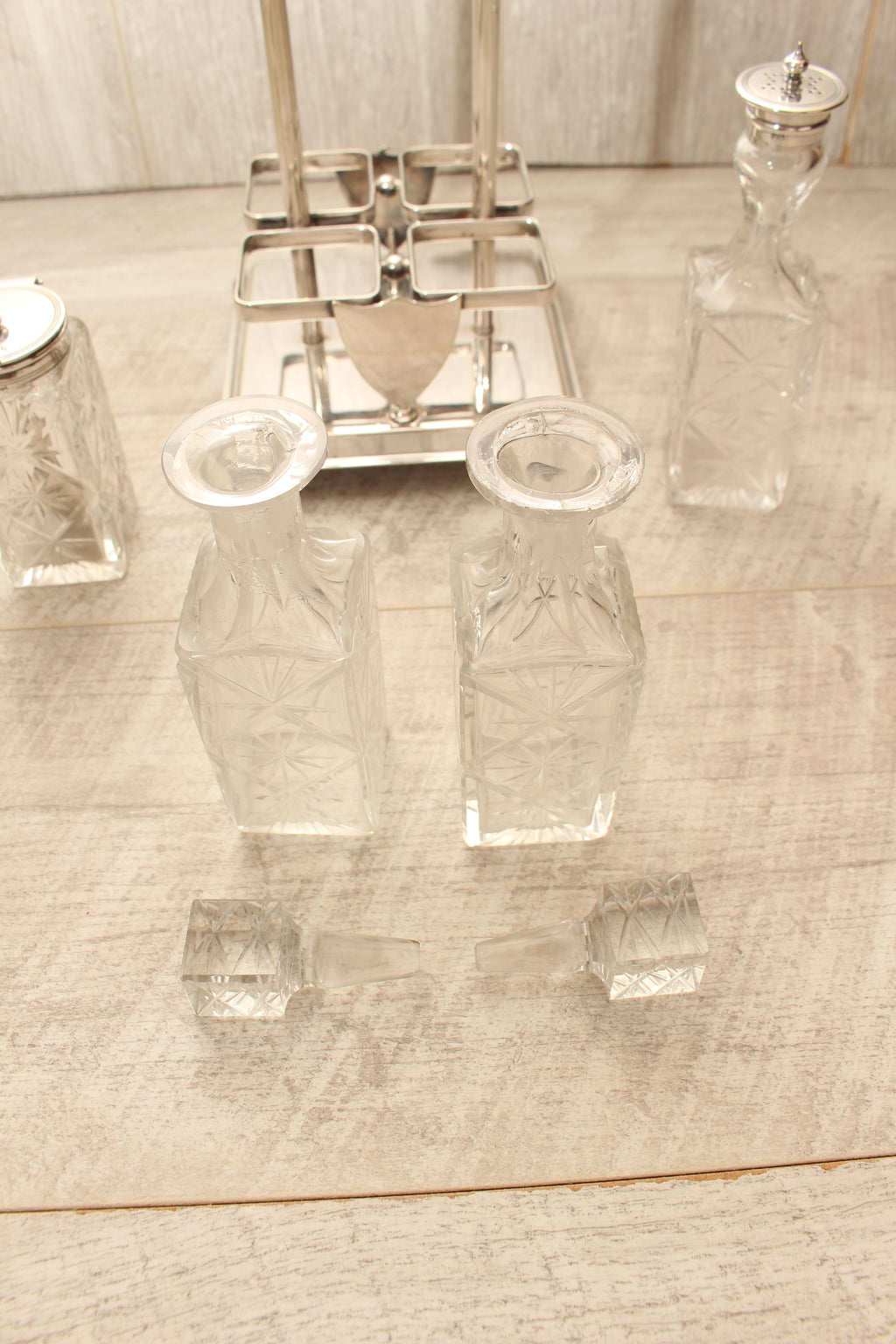 Antique Victorian Goldsmiths Alliance EPNS 4-Bottle Cruet Condiment Set – Ornate Starburst Glass