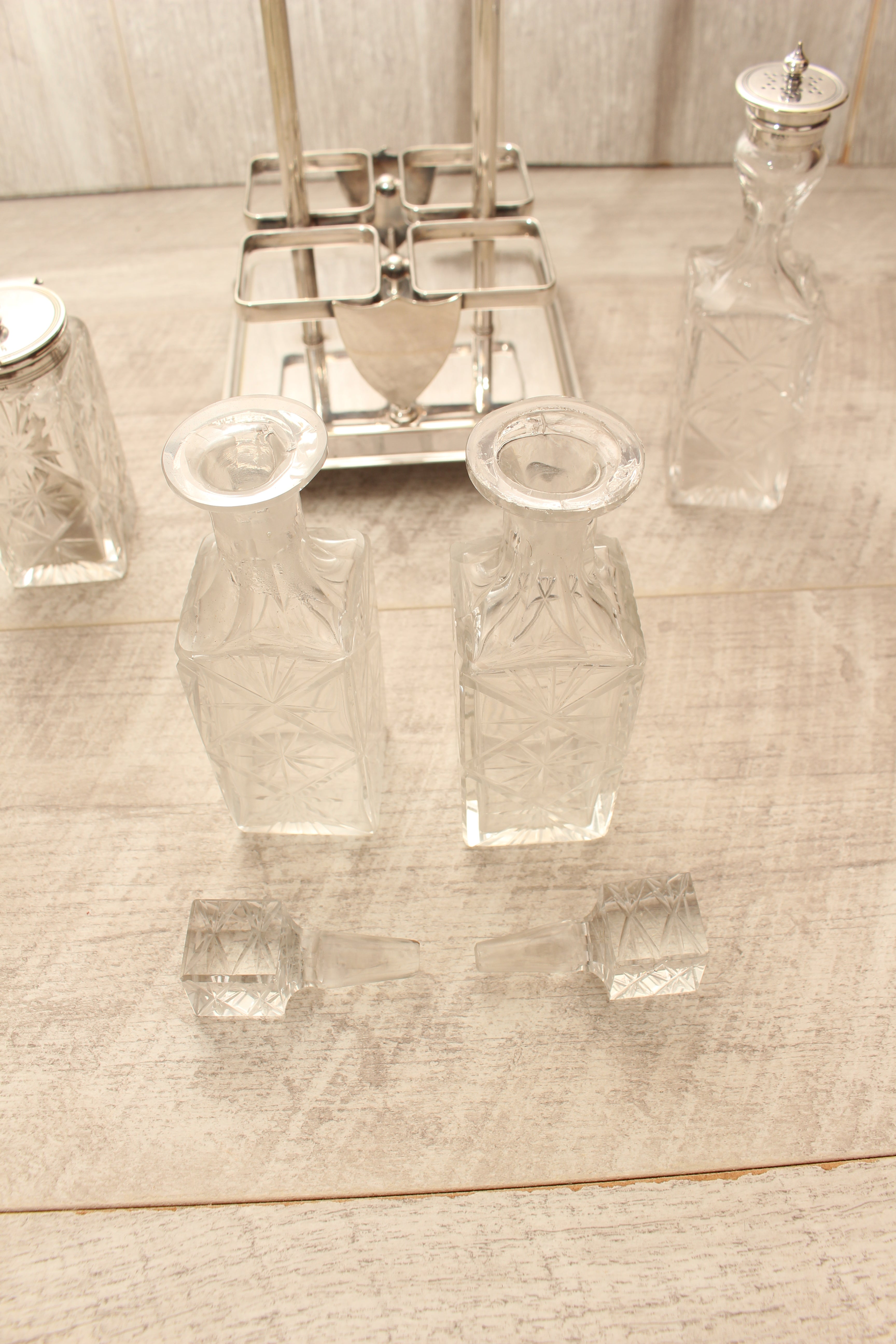 Antique Victorian Goldsmiths Alliance EPNS 4-Bottle Cruet Condiment Set – Ornate Starburst Glass