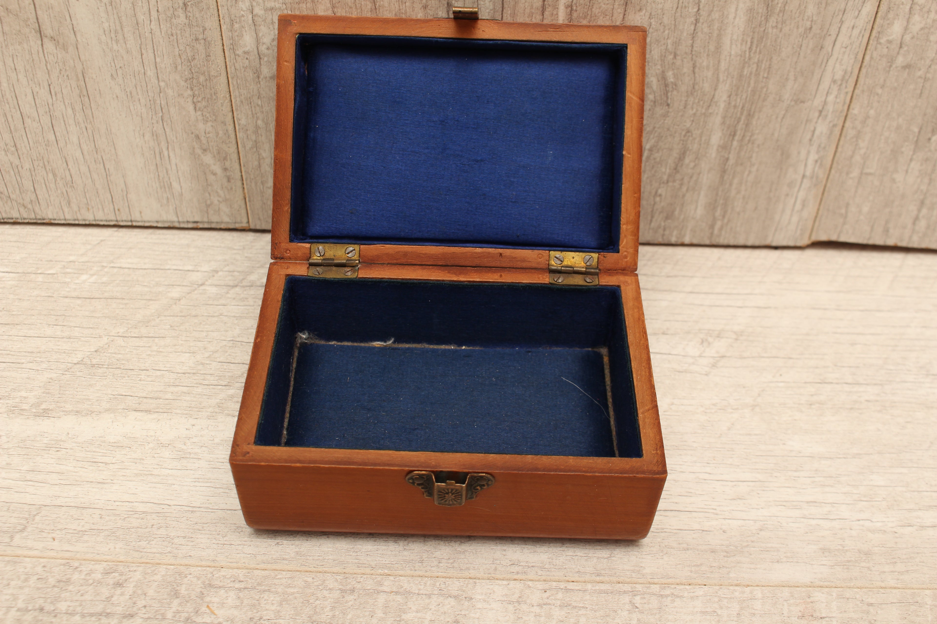Antique Mauchline Ware Sycamore Trinket Box - Derwentwater From Castle Hill c.1890