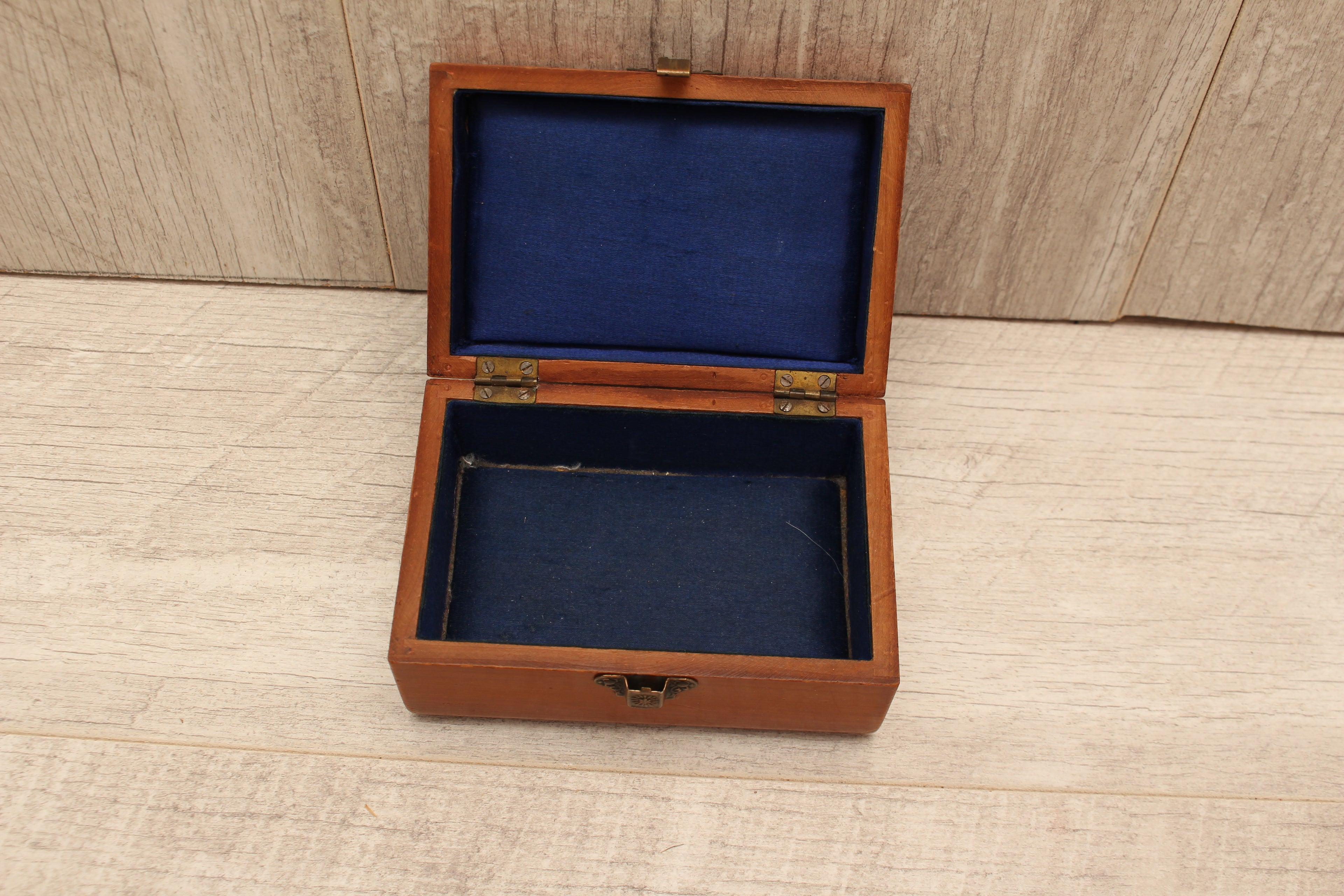 Antique Mauchline Ware Sycamore Trinket Box - Derwentwater From Castle Hill c.1890