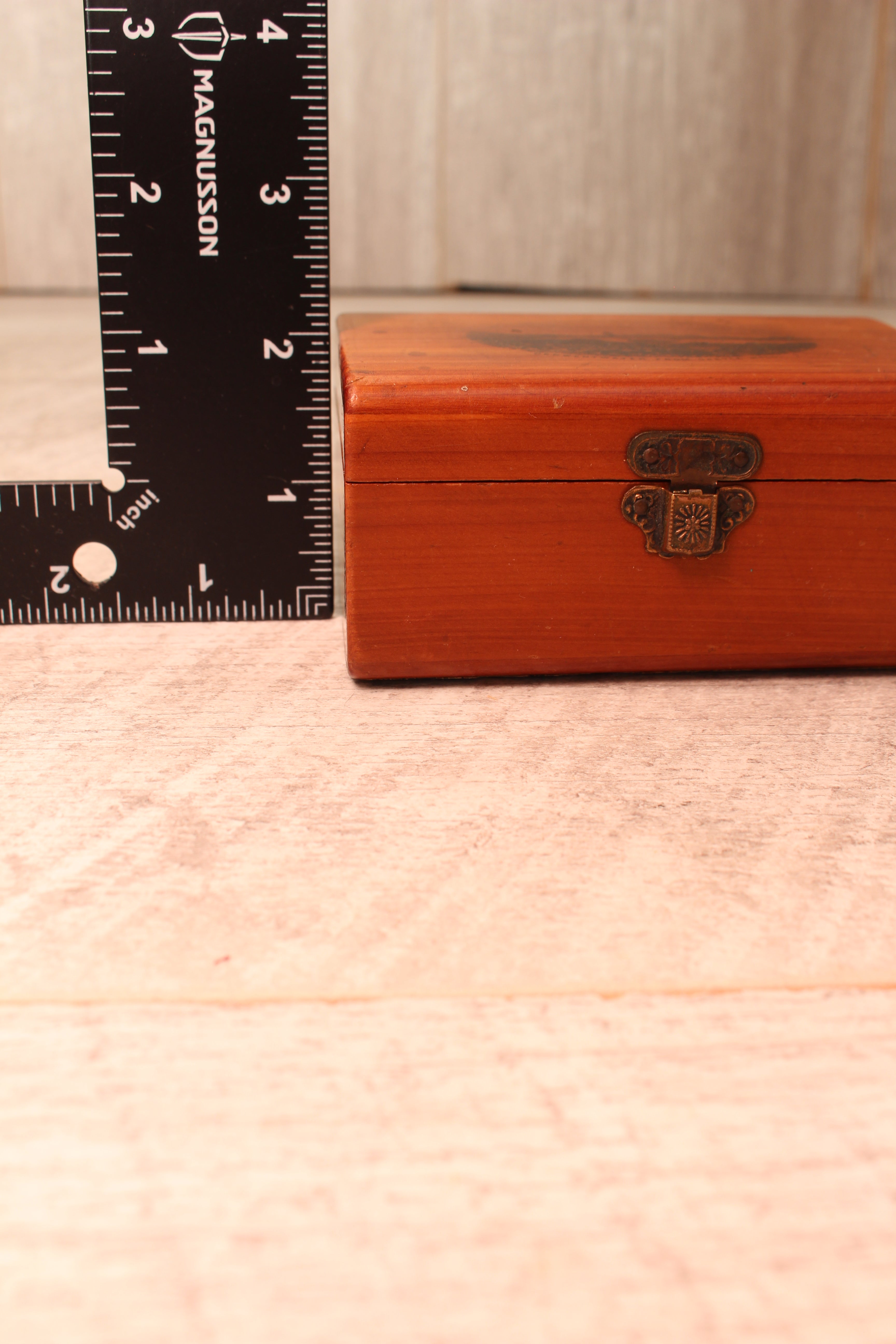 Antique Mauchline Ware Sycamore Trinket Box - Derwentwater From Castle Hill c.1890