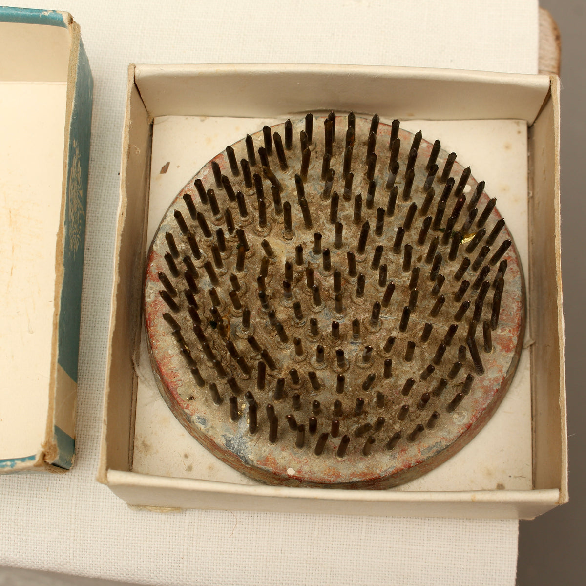 Vintage Boxed Pollards Large Spiked Flower Frog – Mid-Century 3.3 Inch Kenzan